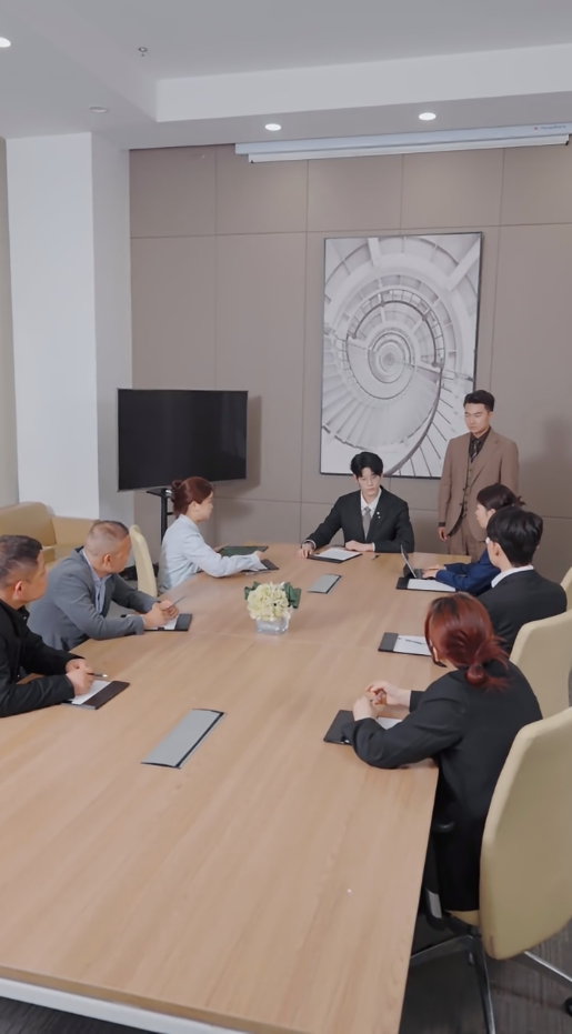 离婚后哥哥们送我十个男模